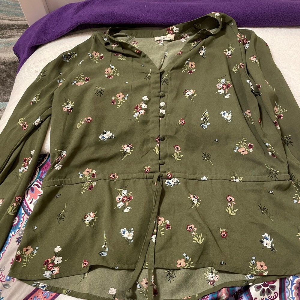 Flower pattern top, size small